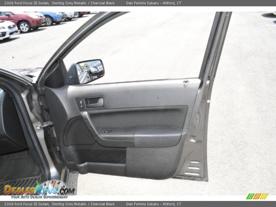 2009 Ford Focus SE Sedan Sterling Grey Metallic / Charcoal Black Photo #19