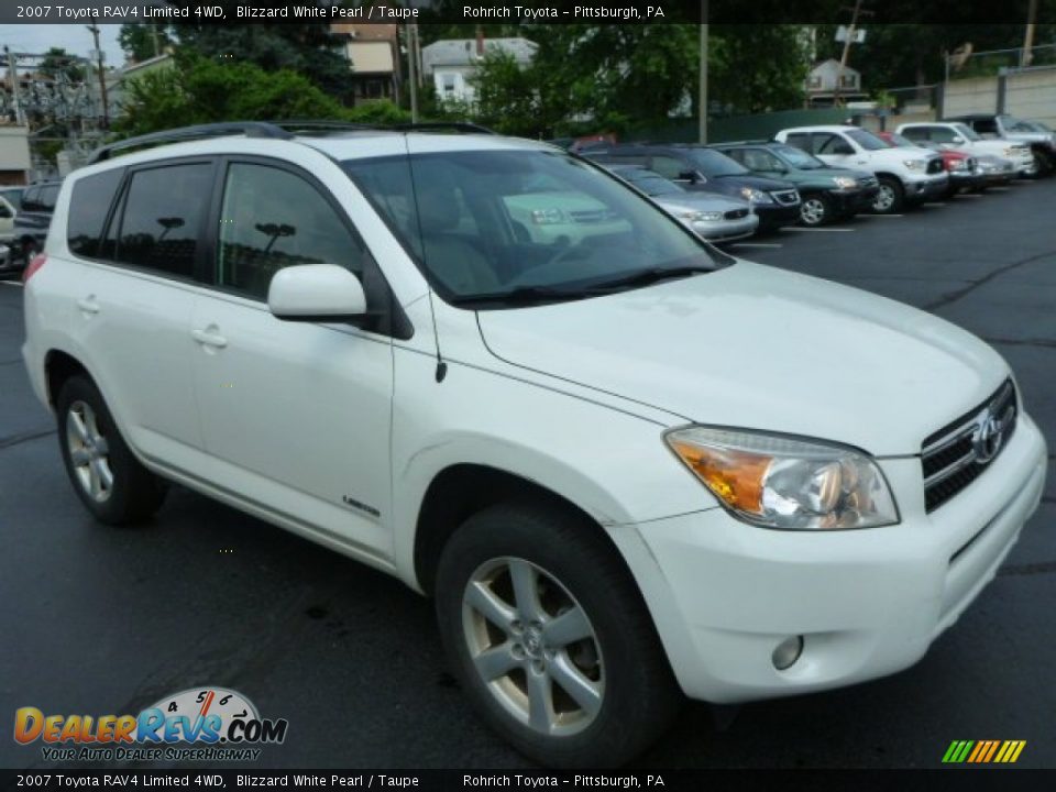 Front 3/4 View of 2007 Toyota RAV4 Limited 4WD Photo #1