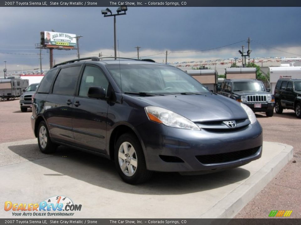 Front 3/4 View of 2007 Toyota Sienna LE Photo #19