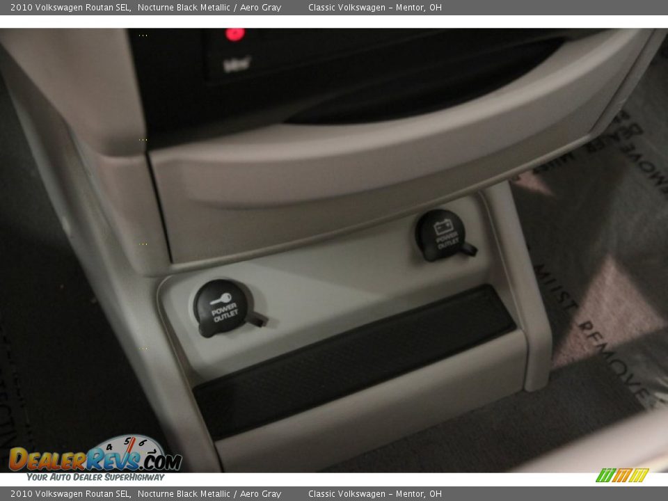 2010 Volkswagen Routan SEL Nocturne Black Metallic / Aero Gray Photo #15