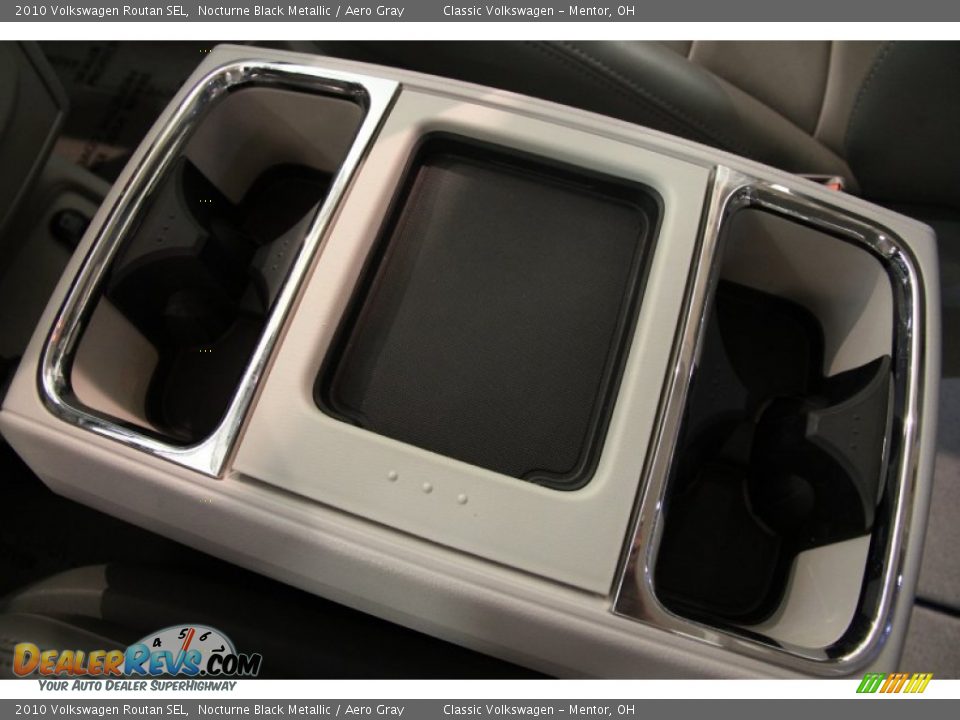 2010 Volkswagen Routan SEL Nocturne Black Metallic / Aero Gray Photo #16