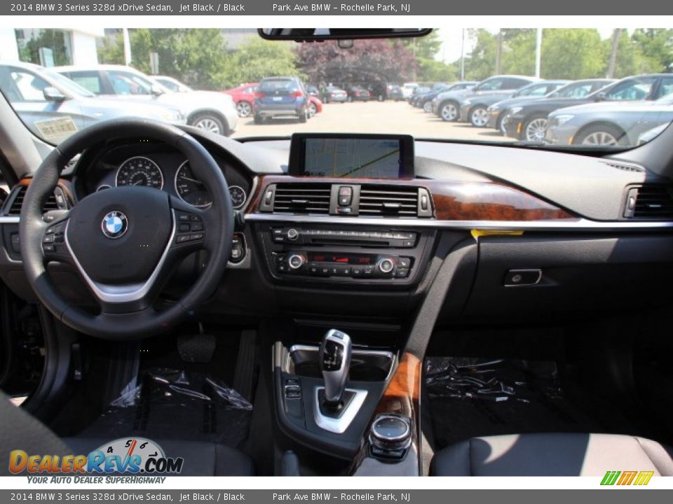 Dashboard of 2014 BMW 3 Series 328d xDrive Sedan Photo #14