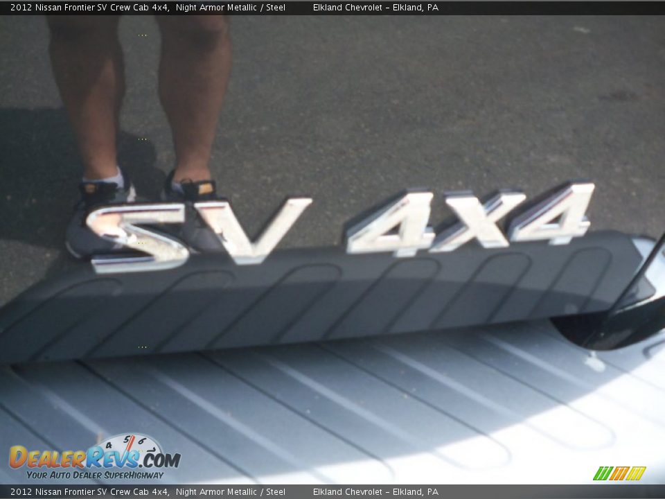 2012 Nissan Frontier SV Crew Cab 4x4 Night Armor Metallic / Steel Photo #12