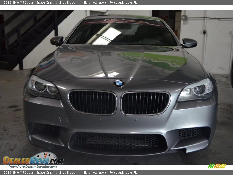 2013 BMW M5 Sedan Space Grey Metallic / Black Photo #2