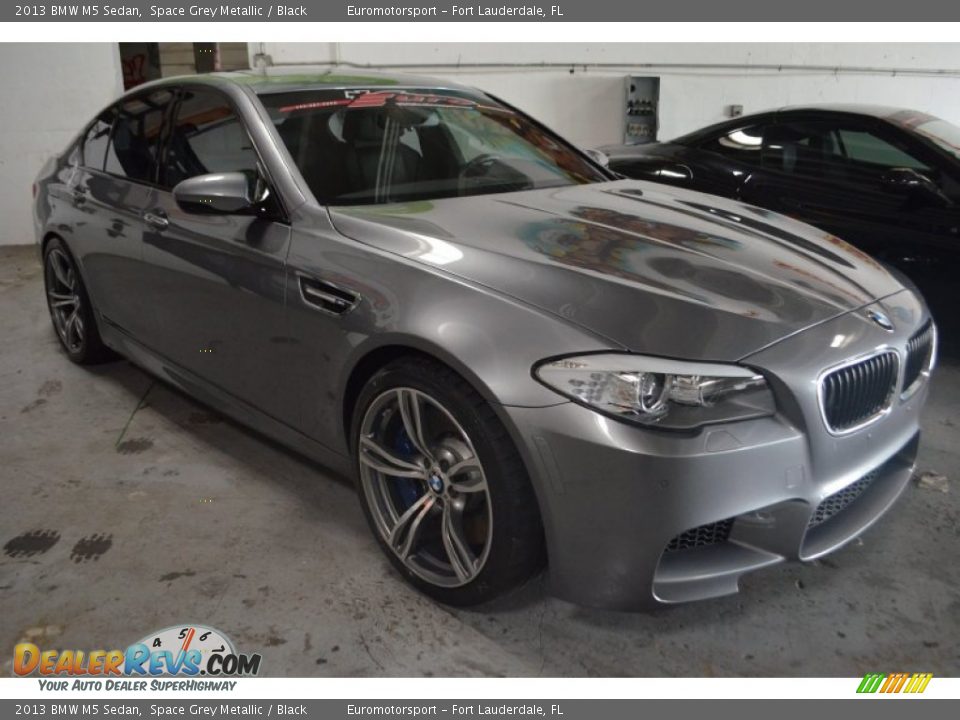 2013 BMW M5 Sedan Space Grey Metallic / Black Photo #3