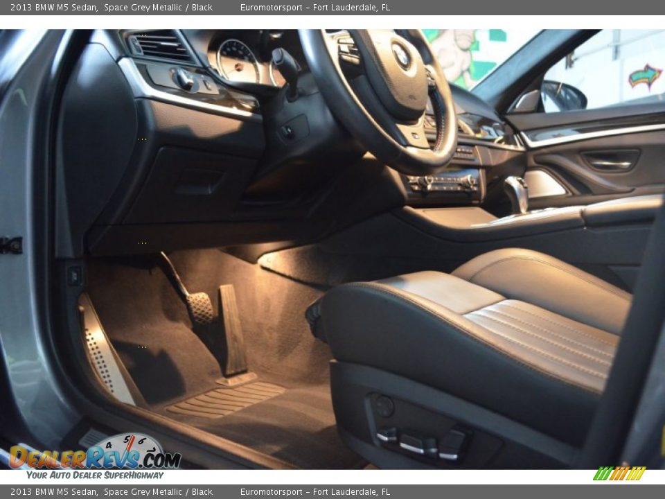 2013 BMW M5 Sedan Space Grey Metallic / Black Photo #8