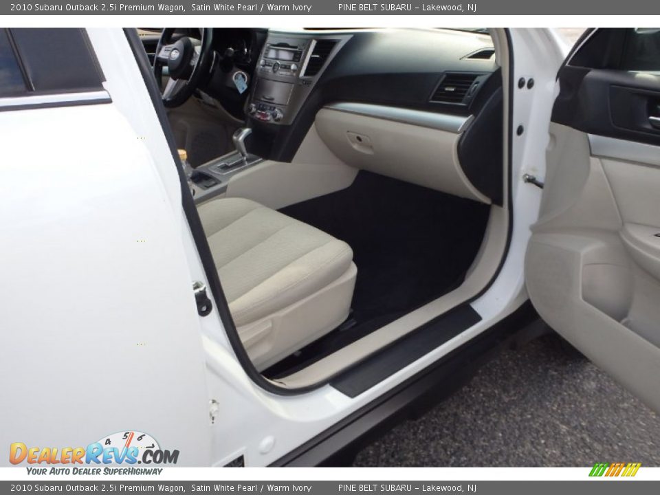 2010 Subaru Outback 2.5i Premium Wagon Satin White Pearl / Warm Ivory Photo #11