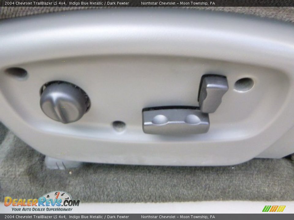 2004 Chevrolet TrailBlazer LS 4x4 Indigo Blue Metallic / Dark Pewter Photo #12