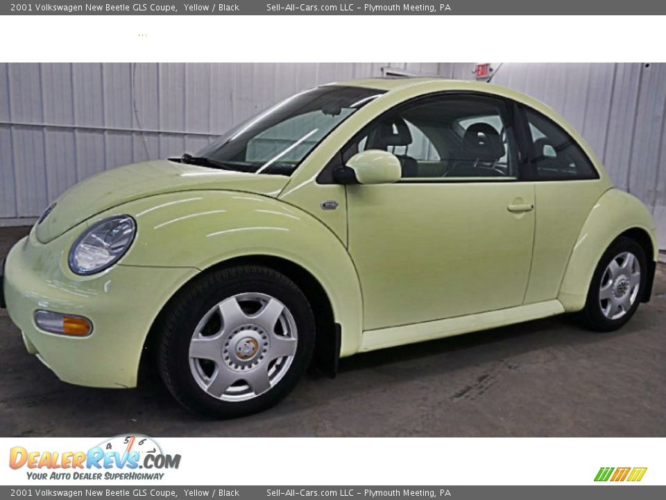 2001 Volkswagen New Beetle GLS Coupe Yellow / Black Photo #2