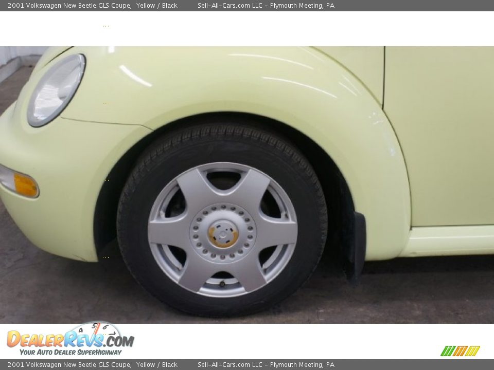 2001 Volkswagen New Beetle GLS Coupe Yellow / Black Photo #23