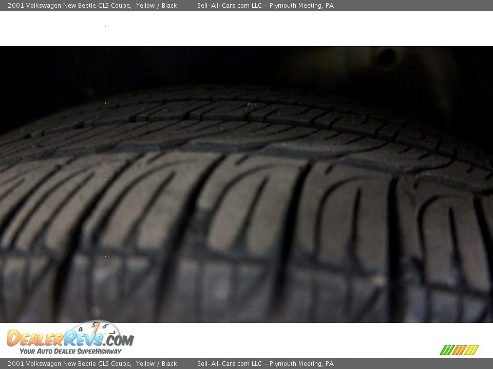 2001 Volkswagen New Beetle GLS Coupe Yellow / Black Photo #26