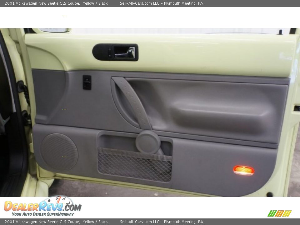 2001 Volkswagen New Beetle GLS Coupe Yellow / Black Photo #31