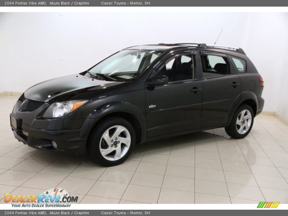 Front 3/4 View of 2004 Pontiac Vibe AWD Photo #3
