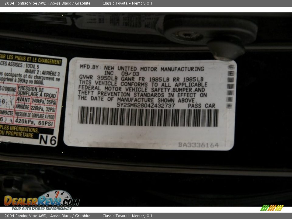 2004 Pontiac Vibe AWD Abyss Black / Graphite Photo #17