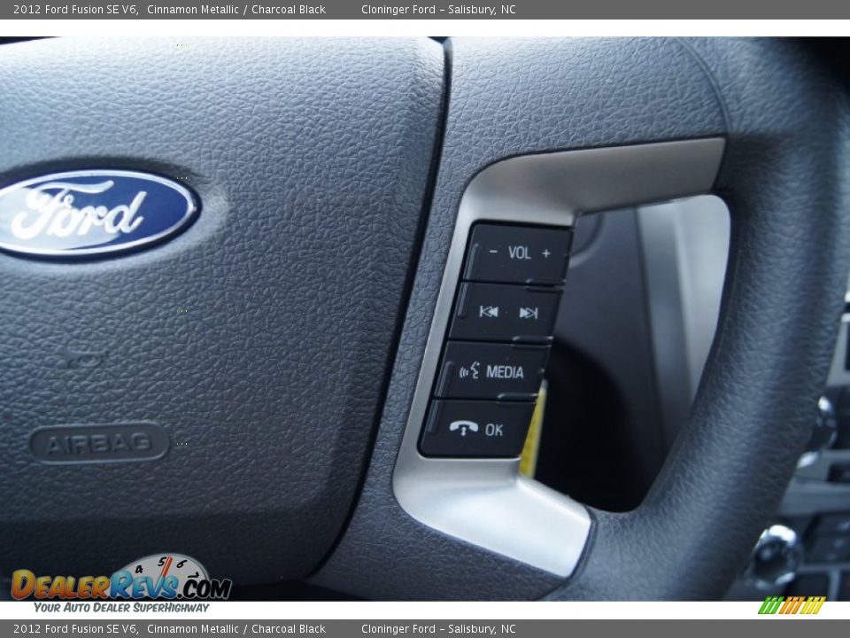Controls of 2012 Ford Fusion SE V6 Photo #23