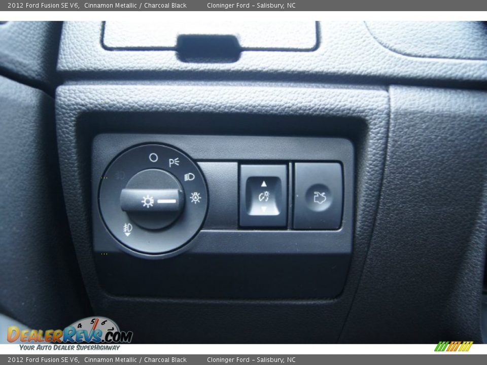 Controls of 2012 Ford Fusion SE V6 Photo #31
