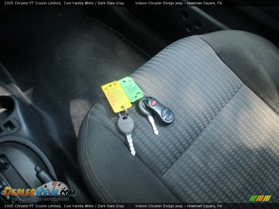 2005 Chrysler PT Cruiser Limited Cool Vanilla White / Dark Slate Gray Photo #29