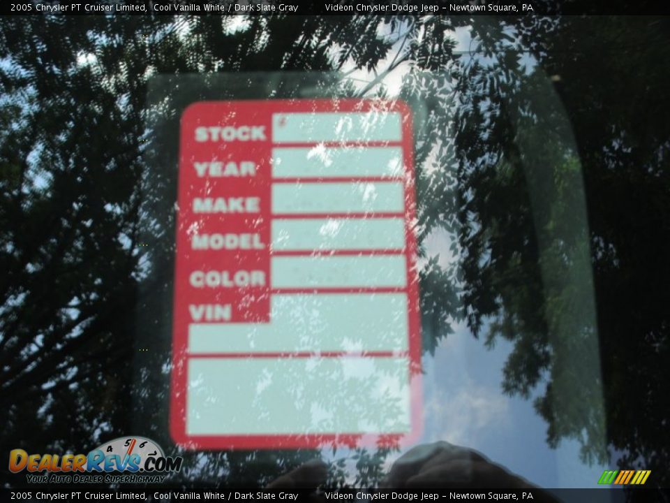 2005 Chrysler PT Cruiser Limited Cool Vanilla White / Dark Slate Gray Photo #30