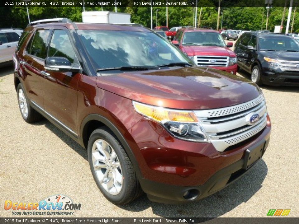 Front 3/4 View of 2015 Ford Explorer XLT 4WD Photo #2