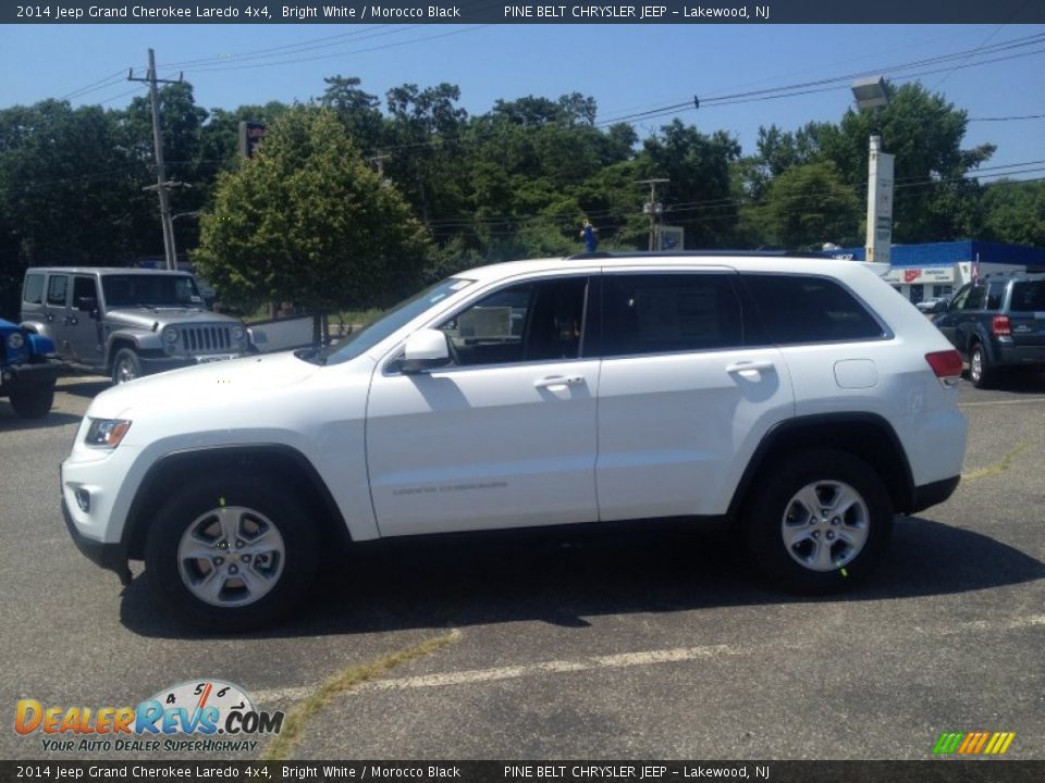 2014 Jeep Grand Cherokee Laredo 4x4 Bright White / Morocco Black Photo #3
