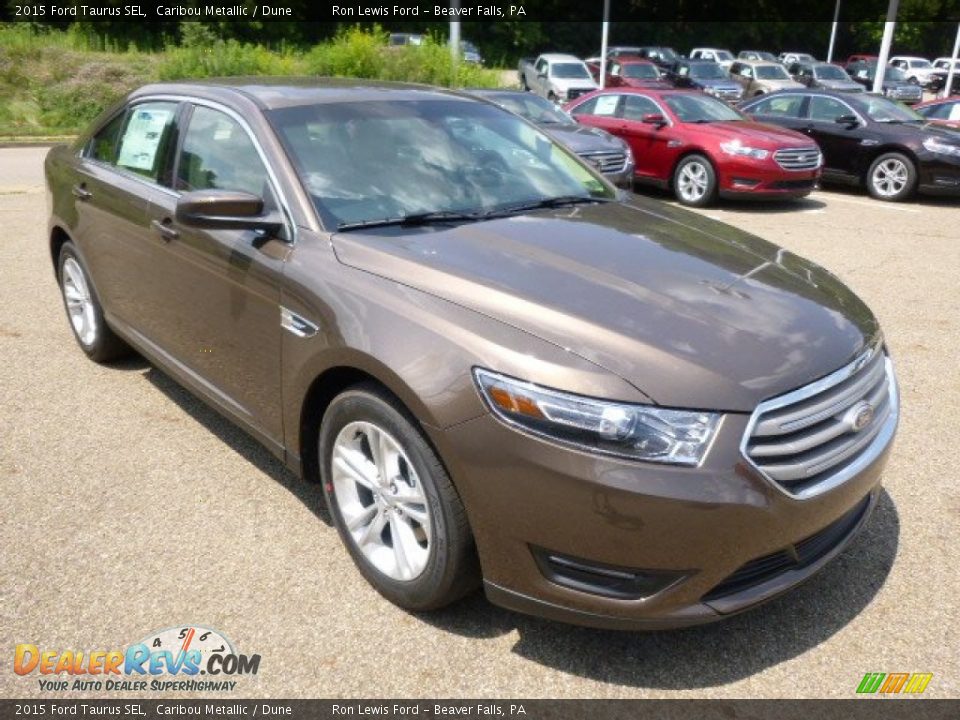 Front 3/4 View of 2015 Ford Taurus SEL Photo #2