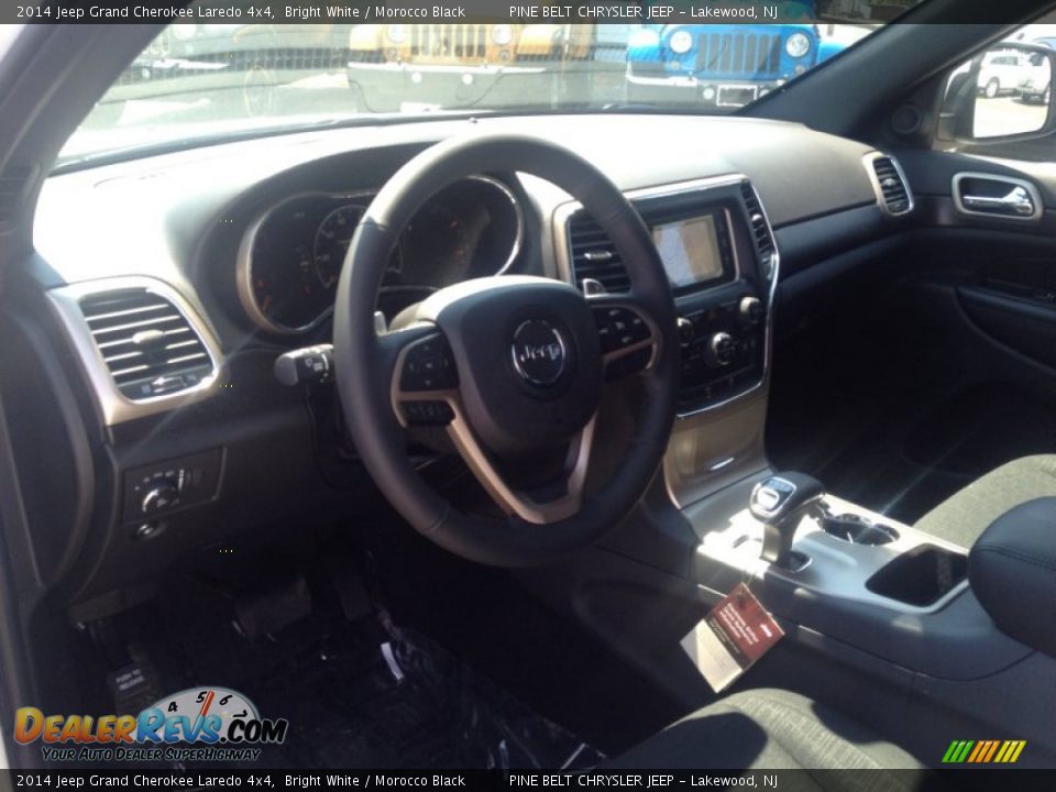 2014 Jeep Grand Cherokee Laredo 4x4 Bright White / Morocco Black Photo #7