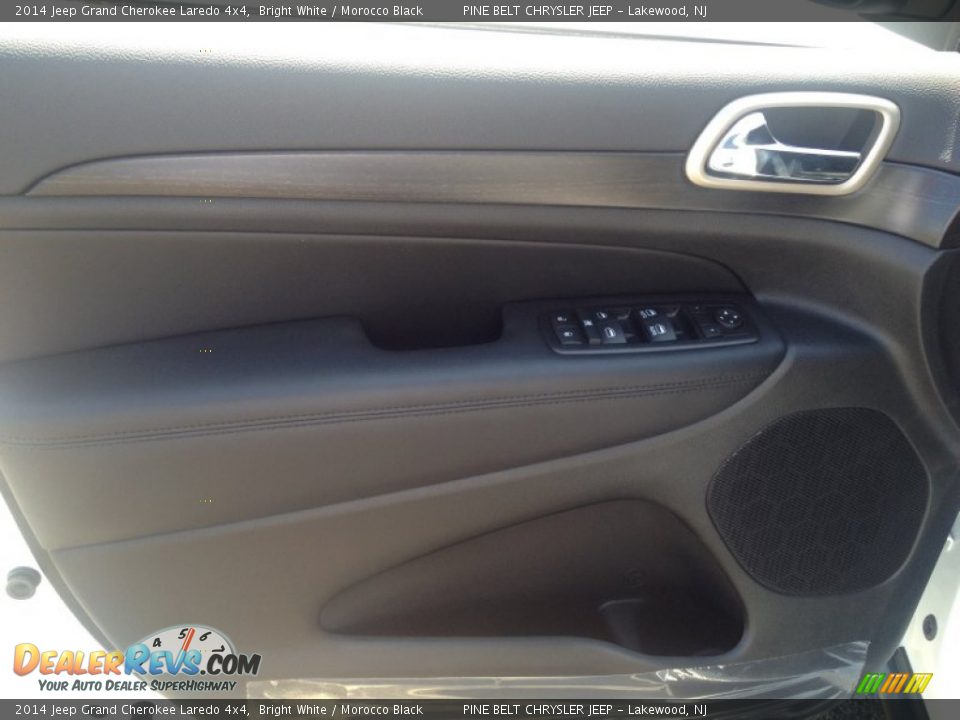 2014 Jeep Grand Cherokee Laredo 4x4 Bright White / Morocco Black Photo #8