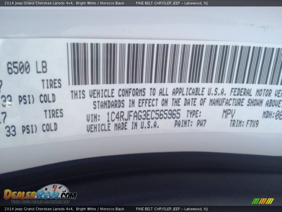 2014 Jeep Grand Cherokee Laredo 4x4 Bright White / Morocco Black Photo #9