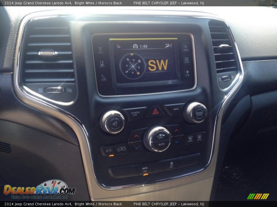2014 Jeep Grand Cherokee Laredo 4x4 Bright White / Morocco Black Photo #10