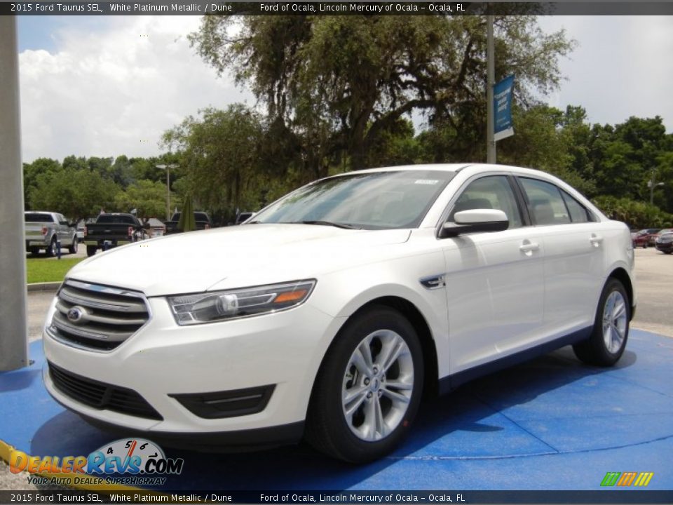 Front 3/4 View of 2015 Ford Taurus SEL Photo #1