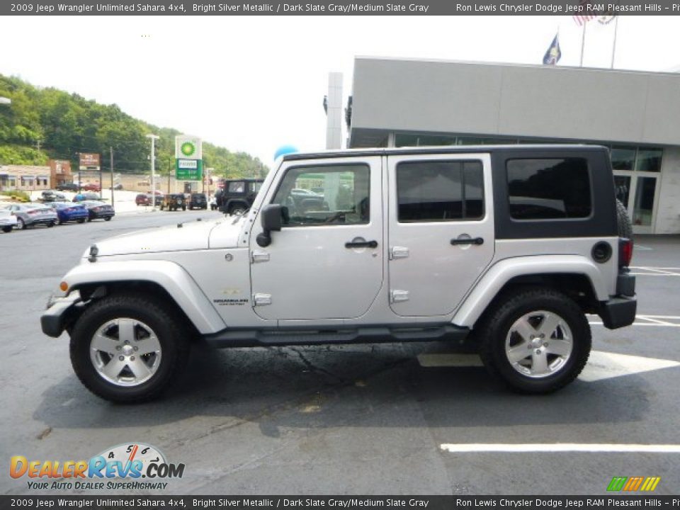 2009 Jeep Wrangler Unlimited Sahara 4x4 Bright Silver Metallic / Dark Slate Gray/Medium Slate Gray Photo #2
