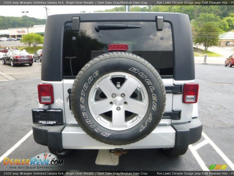 2009 Jeep Wrangler Unlimited Sahara 4x4 Bright Silver Metallic / Dark Slate Gray/Medium Slate Gray Photo #4