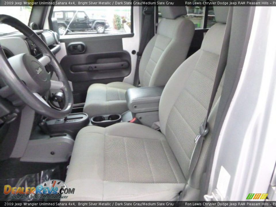 2009 Jeep Wrangler Unlimited Sahara 4x4 Bright Silver Metallic / Dark Slate Gray/Medium Slate Gray Photo #10