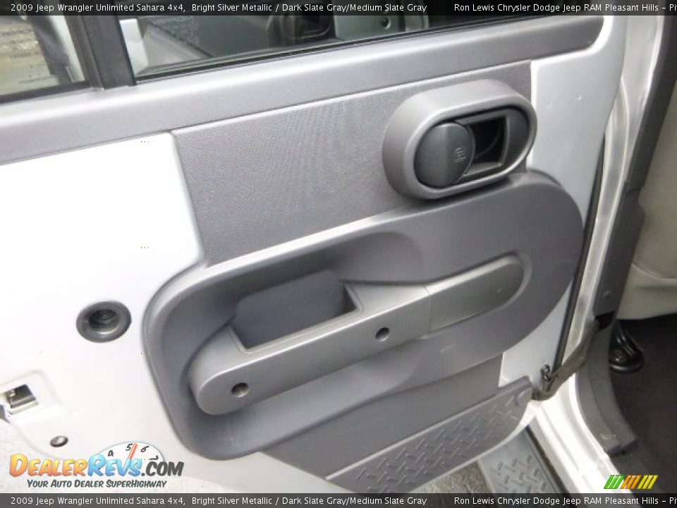 2009 Jeep Wrangler Unlimited Sahara 4x4 Bright Silver Metallic / Dark Slate Gray/Medium Slate Gray Photo #13