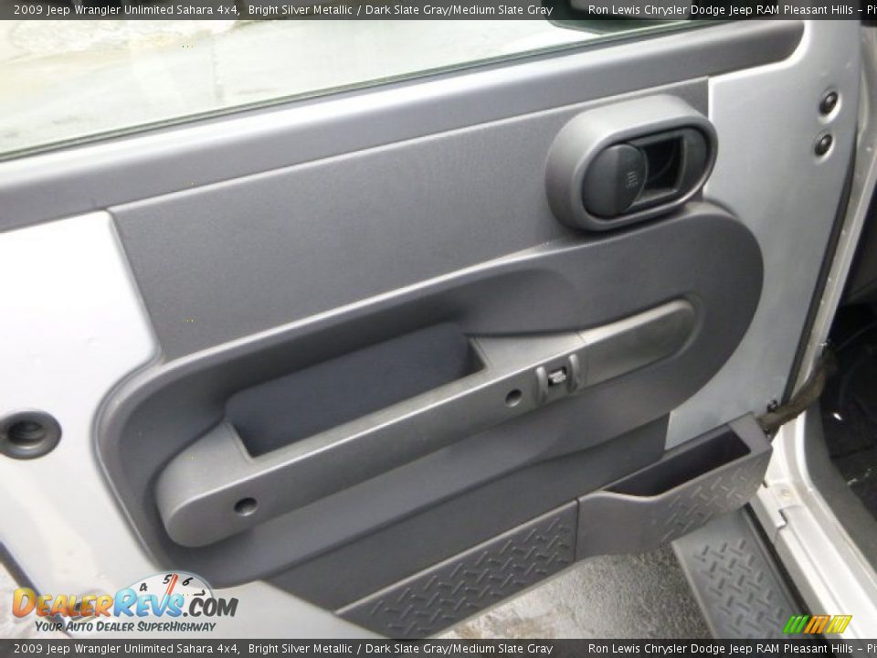 2009 Jeep Wrangler Unlimited Sahara 4x4 Bright Silver Metallic / Dark Slate Gray/Medium Slate Gray Photo #14