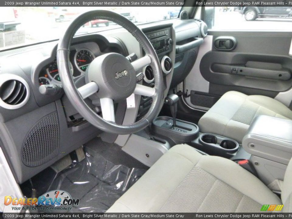 2009 Jeep Wrangler Unlimited Sahara 4x4 Bright Silver Metallic / Dark Slate Gray/Medium Slate Gray Photo #15