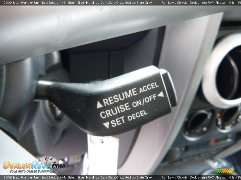 2009 Jeep Wrangler Unlimited Sahara 4x4 Bright Silver Metallic / Dark Slate Gray/Medium Slate Gray Photo #17