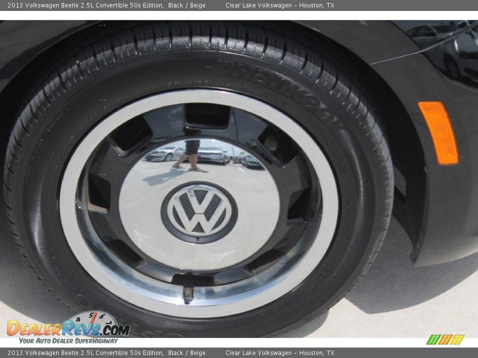 2013 Volkswagen Beetle 2.5L Convertible 50s Edition Black / Beige Photo #12