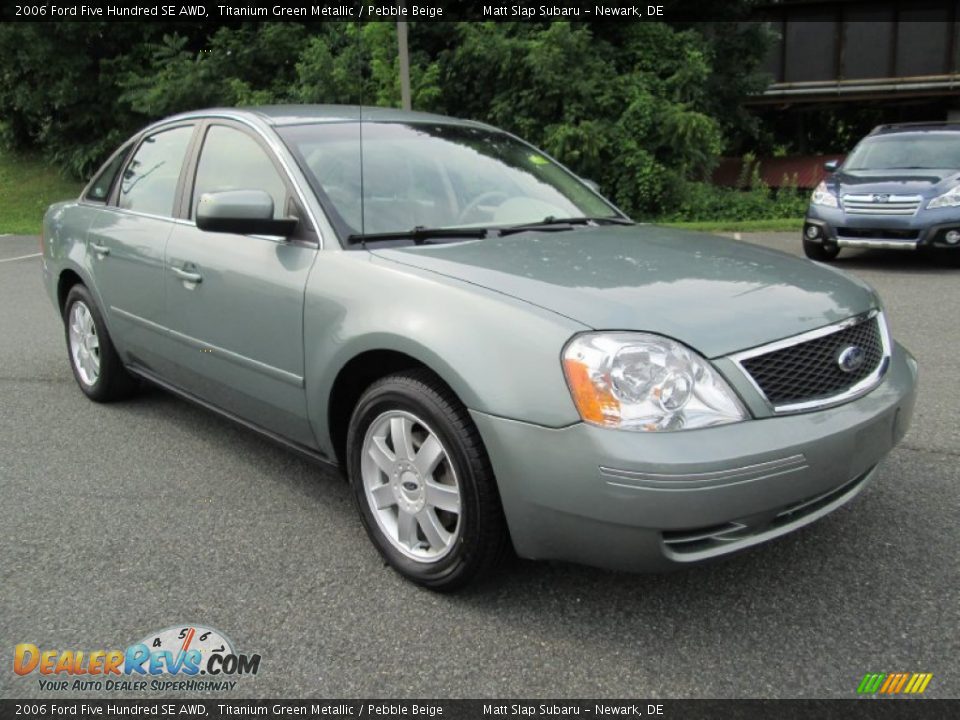 Front 3/4 View of 2006 Ford Five Hundred SE AWD Photo #4