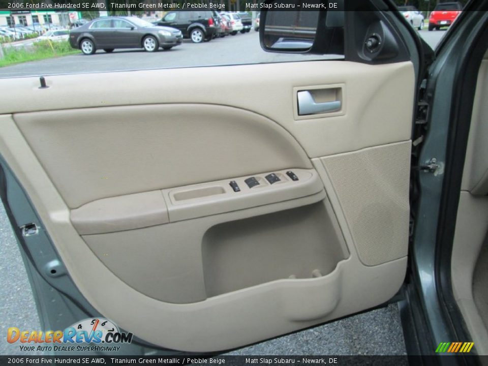 Door Panel of 2006 Ford Five Hundred SE AWD Photo #12
