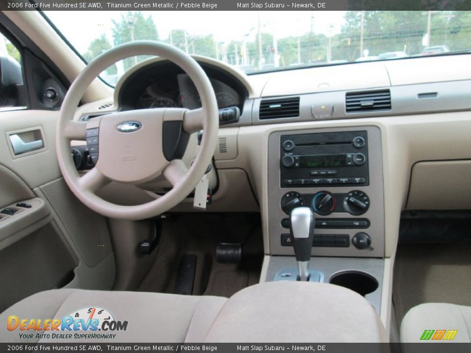 Dashboard of 2006 Ford Five Hundred SE AWD Photo #16