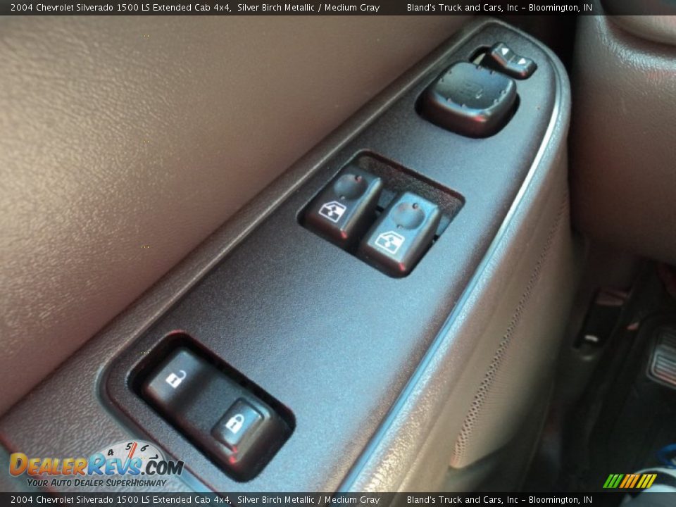 2004 Chevrolet Silverado 1500 LS Extended Cab 4x4 Silver Birch Metallic / Medium Gray Photo #9