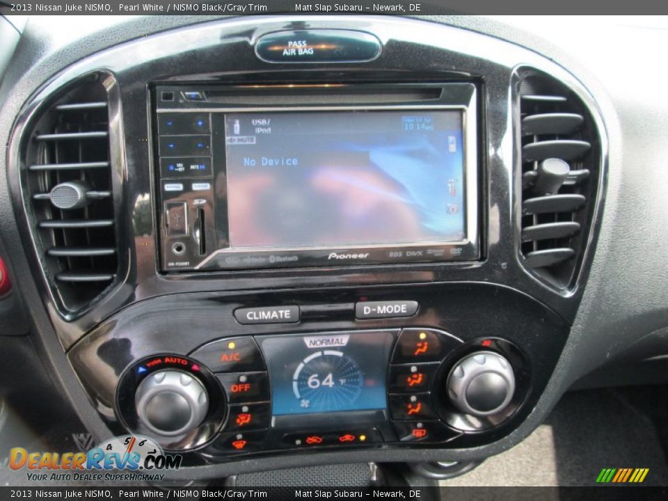Controls of 2013 Nissan Juke NISMO Photo #24