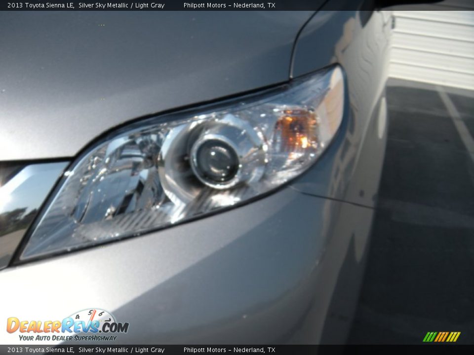 2013 Toyota Sienna LE Silver Sky Metallic / Light Gray Photo #9