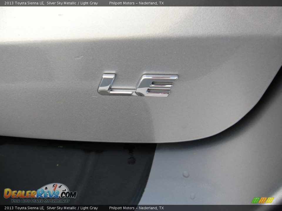 2013 Toyota Sienna LE Silver Sky Metallic / Light Gray Photo #16