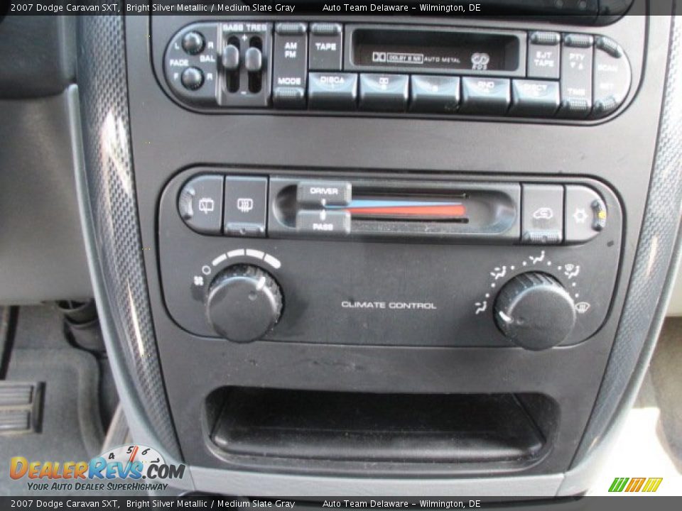 Controls of 2007 Dodge Caravan SXT Photo #33