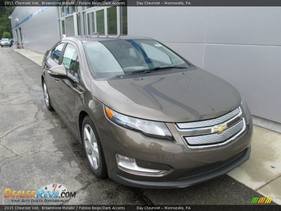 Front 3/4 View of 2015 Chevrolet Volt  Photo #9