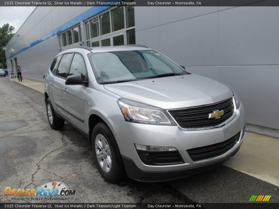Front 3/4 View of 2015 Chevrolet Traverse LS Photo #9