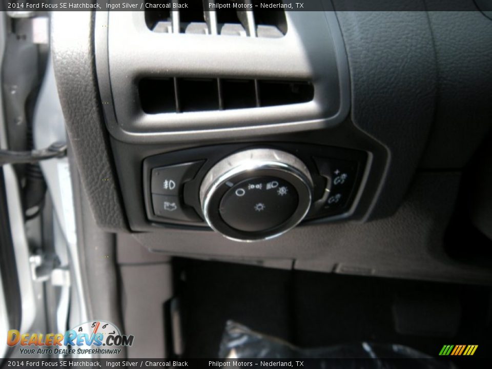 2014 Ford Focus SE Hatchback Ingot Silver / Charcoal Black Photo #31