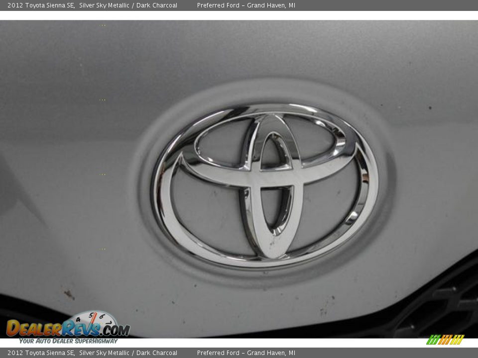 2012 Toyota Sienna SE Silver Sky Metallic / Dark Charcoal Photo #5